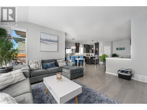 208 Belmonte Street, Kamloops, BC - Indoor Photo Showing Living Room