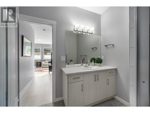 208 Belmonte Street, Kamloops, BC - Indoor Photo Showing Bathroom