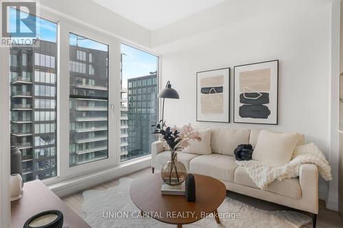 5107 - 55 Mercer Street, Toronto, ON - Indoor Photo Showing Living Room