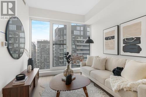 5107 - 55 Mercer Street, Toronto, ON - Indoor Photo Showing Living Room