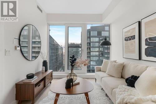 5107 - 55 Mercer Street, Toronto, ON - Indoor Photo Showing Living Room