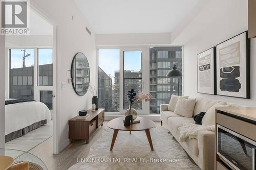 5107 - 55 Mercer Street, Toronto, ON - Indoor Photo Showing Living Room