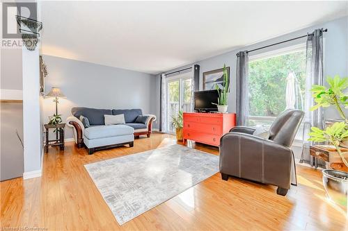 220 Salisbury Avenue Unit# 1, Cambridge, ON - Indoor Photo Showing Living Room