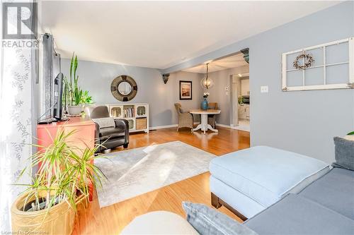 220 Salisbury Avenue Unit# 1, Cambridge, ON - Indoor Photo Showing Living Room