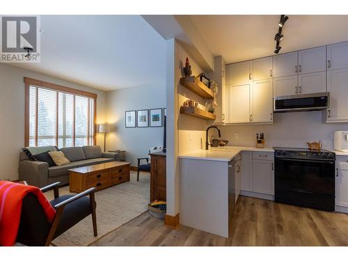 4559 Timberline Crescent Unit# 427, Fernie, BC - Indoor Photo Showing Kitchen