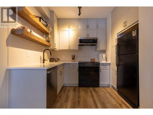 4559 Timberline Crescent Unit# 427, Fernie, BC - Indoor Photo Showing Kitchen