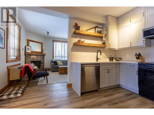 4559 Timberline Crescent Unit# 427, Fernie, BC - Indoor Photo Showing Kitchen