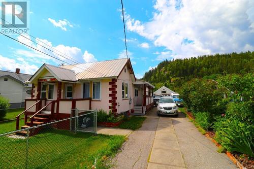 160 Columbia Avenue, Castlegar, BC - Outdoor With Facade