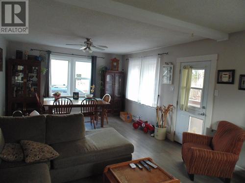 160 Columbia Avenue, Castlegar, BC - Indoor Photo Showing Living Room