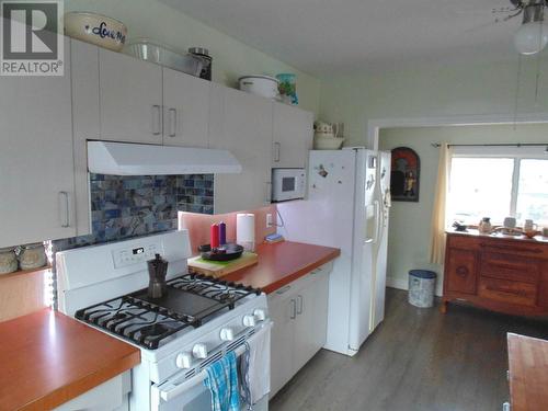 160 Columbia Avenue, Castlegar, BC - Indoor Photo Showing Kitchen