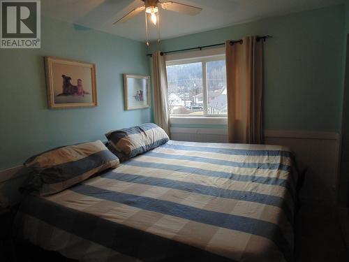 160 Columbia Avenue, Castlegar, BC - Indoor Photo Showing Bedroom