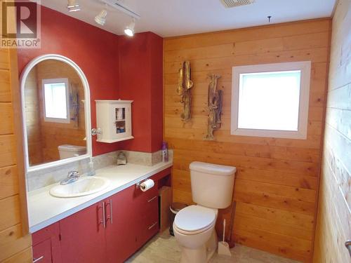 160 Columbia Avenue, Castlegar, BC - Indoor Photo Showing Bathroom