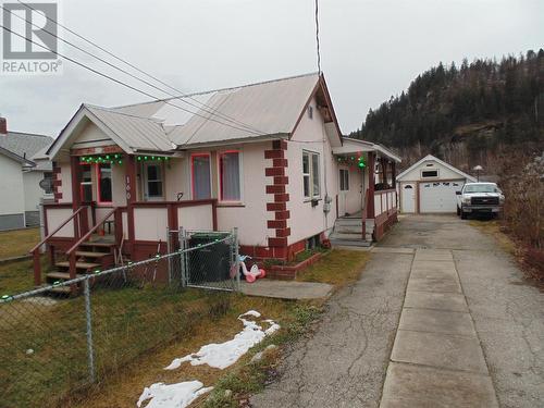 160 Columbia Avenue, Castlegar, BC - Outdoor With Facade