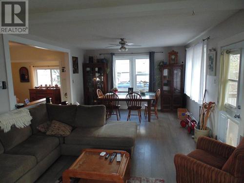 160 Columbia Avenue, Castlegar, BC - Indoor Photo Showing Living Room