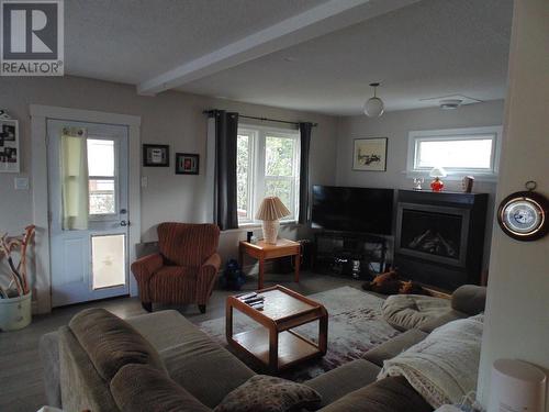 160 Columbia Avenue, Castlegar, BC - Indoor Photo Showing Living Room