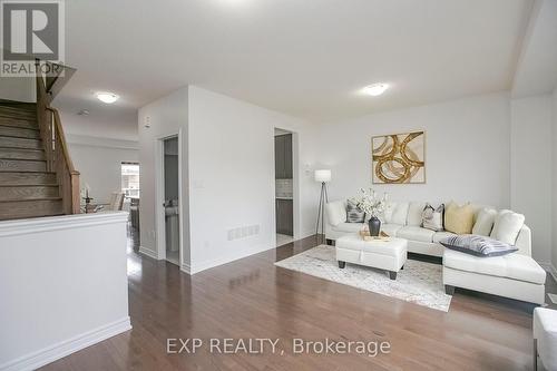 96 Fruitvale Circle, Brampton, ON - Indoor Photo Showing Living Room