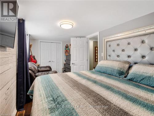 257 Ridge Road S, Fort Erie (337 - Crystal Beach), ON - Indoor Photo Showing Bedroom