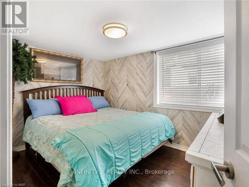 257 Ridge Road S, Fort Erie (337 - Crystal Beach), ON - Indoor Photo Showing Bedroom