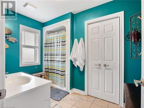 257 Ridge Road S, Fort Erie (337 - Crystal Beach), ON - Indoor Photo Showing Bathroom