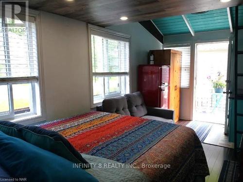 257 Ridge Road S, Fort Erie (337 - Crystal Beach), ON - Indoor Photo Showing Bedroom