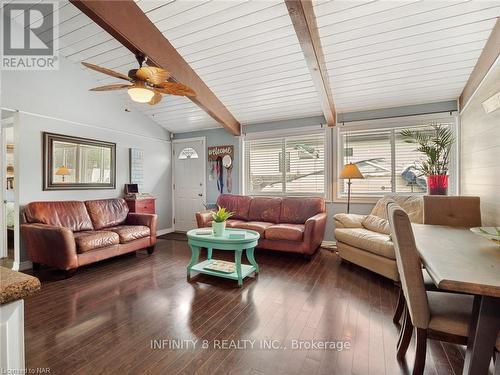 257 Ridge Road S, Fort Erie (337 - Crystal Beach), ON - Indoor Photo Showing Living Room