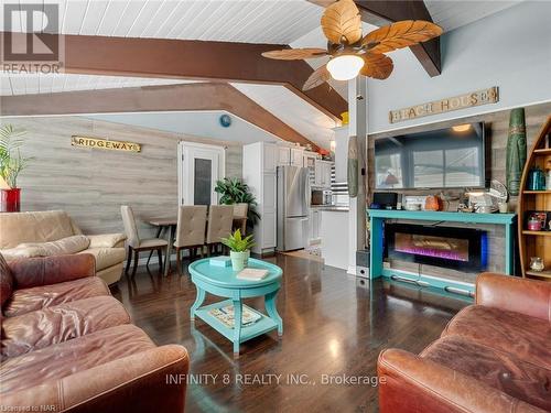 257 Ridge Road S, Fort Erie (337 - Crystal Beach), ON - Indoor Photo Showing Living Room With Fireplace