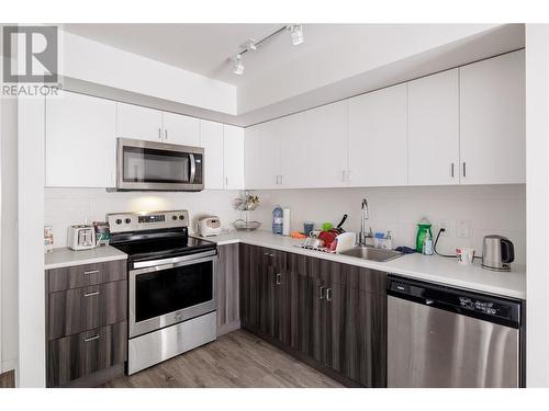 Timeless kitchen - 655 Academy Way Unit# 107, Kelowna, BC - Indoor Photo Showing Kitchen