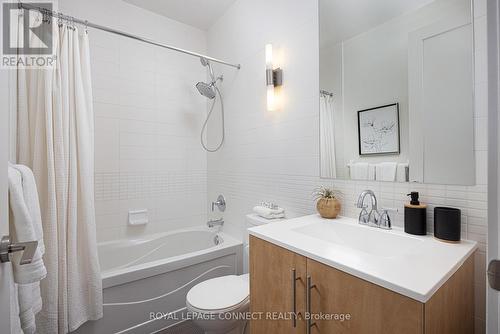 217 - 120 Homewood Avenue, Toronto, ON - Indoor Photo Showing Bathroom