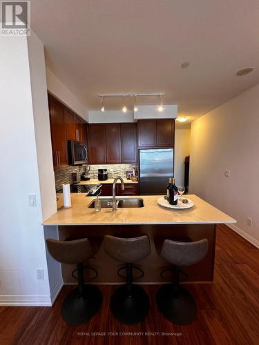 1008 - 65 Oneida Crescent, Richmond Hill, ON - Indoor Photo Showing Kitchen With Double Sink