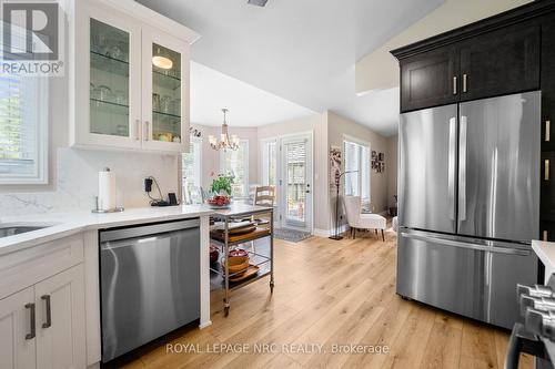 11616 Elizabeth Crescent, Wainfleet, ON - Indoor Photo Showing Kitchen With Upgraded Kitchen