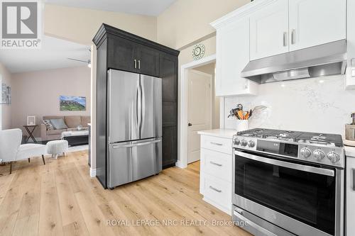 11616 Elizabeth Crescent, Wainfleet, ON - Indoor Photo Showing Kitchen With Upgraded Kitchen