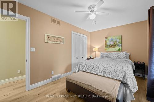 11616 Elizabeth Crescent, Wainfleet, ON - Indoor Photo Showing Bedroom