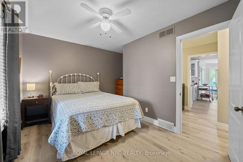 11616 Elizabeth Crescent, Wainfleet, ON - Indoor Photo Showing Bedroom