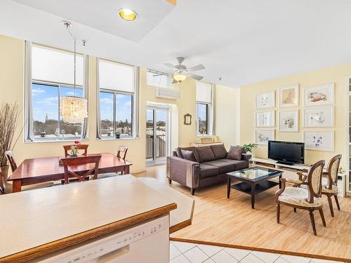 Kitchen - 308-725 10E Avenue, Montréal (Lachine), QC - Indoor Photo Showing Living Room