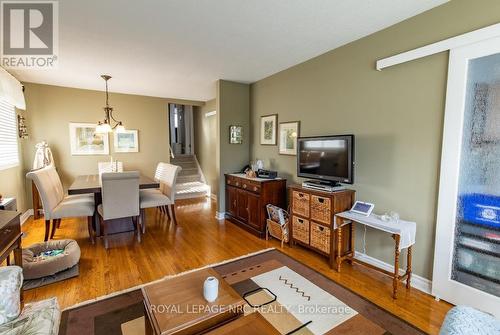 270 Marshall Avenue, Welland (772 - Broadway), ON - Indoor Photo Showing Living Room