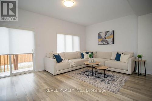 33 June Callwood Way, Brantford, ON - Indoor Photo Showing Living Room