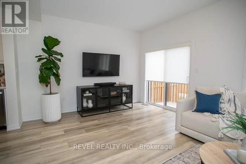 33 June Callwood Way, Brantford, ON - Indoor Photo Showing Living Room