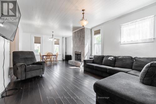 43 Elora Street, South Bruce, ON - Indoor Photo Showing Living Room