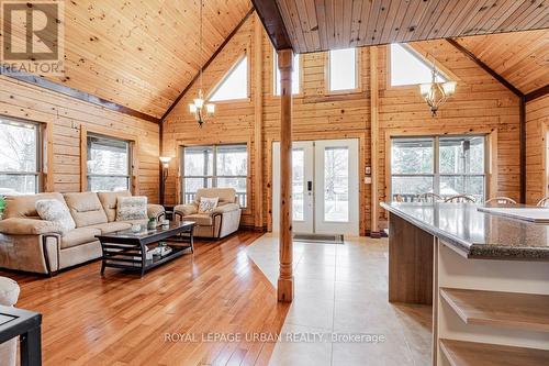 756 Rockaway Road, Georgina, ON - Indoor Photo Showing Living Room