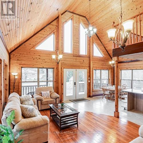 756 Rockaway Road, Georgina, ON - Indoor Photo Showing Living Room