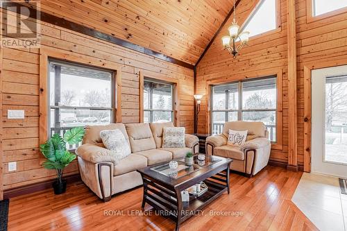 756 Rockaway Road, Georgina, ON - Indoor Photo Showing Living Room