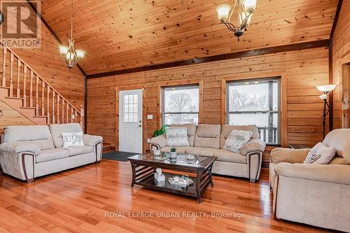 756 Rockaway Road, Georgina, ON - Indoor Photo Showing Living Room