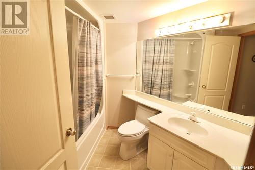 207 2550 25Th Avenue, Regina, SK - Indoor Photo Showing Bathroom