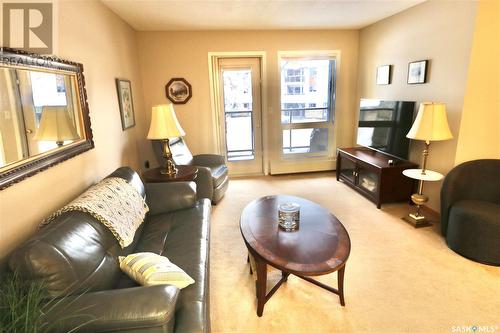 207 2550 25Th Avenue, Regina, SK - Indoor Photo Showing Living Room