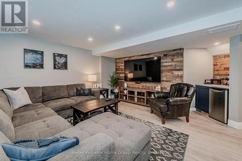 18 Gaw Crescent, Guelph (Pine Ridge), ON - Indoor Photo Showing Living Room