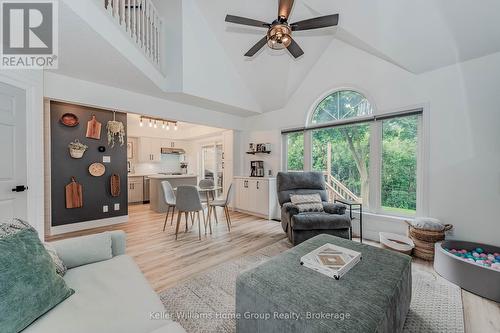 18 Gaw Crescent, Guelph (Pine Ridge), ON - Indoor Photo Showing Living Room