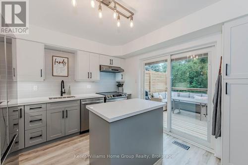 18 Gaw Crescent, Guelph (Pine Ridge), ON - Indoor Photo Showing Kitchen With Upgraded Kitchen