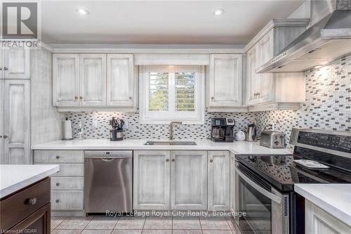 515 Main Street S, Guelph/Eramosa (Rockwood), ON - Indoor Photo Showing Kitchen With Upgraded Kitchen