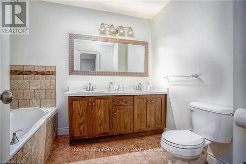 515 Main Street S, Guelph/Eramosa (Rockwood), ON - Indoor Photo Showing Bathroom