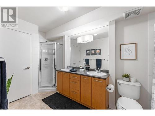 1811 Ambrosi Road Unit# 3, Kelowna, BC - Indoor Photo Showing Bathroom